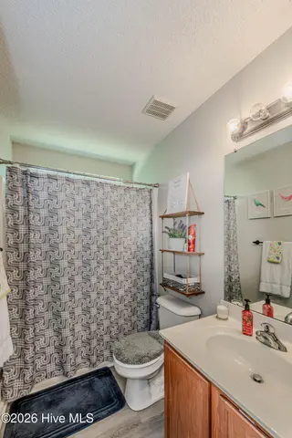 126 Forest Bluff Drive, Jacksonville, NC 28540 — 3-bedroom home in River Hills, Jacksonville, NC, photo 15 of 22: Hall Bath