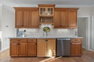 2208 Evans Street, Morehead City, NC 28557 – photo 24: 20-web-or-mls-1S3A5897