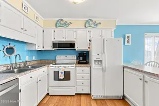 1904 E Fort Macon Road 301, Atlantic Beach, NC 28512 – photo 15: 27-web-or-mls-APATB-#301---031_edit
