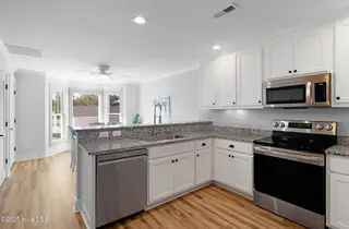 615 Broad Street B, Beaufort, NC 28516 – photo 9: Kitchen with Granite Countertops