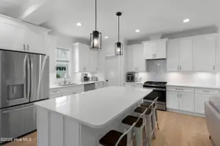 320 Summerhouse Drive, Holly Ridge, NC 28445 — 5-bedroom home in Summerhouse On Everett Bay, Holly Ridge, NC, photo 10 of 41: kitchen 4