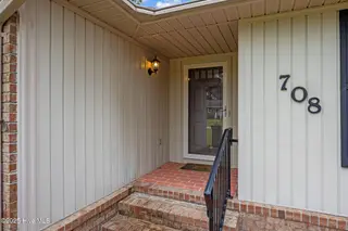 708 Plantation Drive, New Bern, NC 28562 – photo 4: 9-web-or-mls-0C0A0687