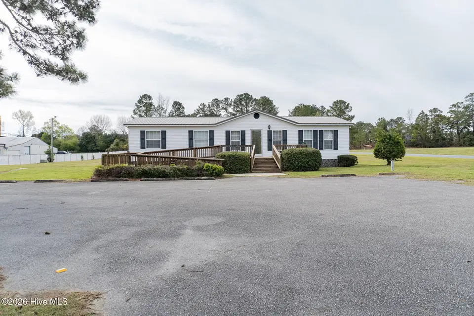 904 Jefferson Street, Whiteville, NC 28472 – photo 1 of 28: DSC01452