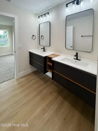 3300 Oaks Road, New Bern, NC 28560 – photo 24: Master Bathroom