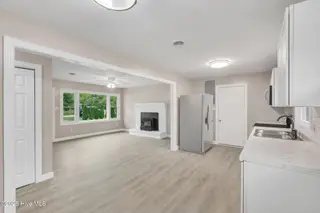 175 Kellumtown Road, Hubert, NC 28539 — 3-bedroom home, Hubert, NC, photo 13 of 23: Dining Rm:kitchen:Liv Rm