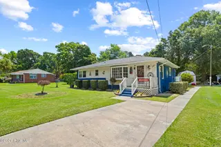 100 Dewitt Street, Jacksonville, NC 28540 — 3-bedroom home in Oak Grove, Jacksonville, NC, photo 2 of 38