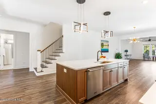 275 Hollycrest Drive, Pinehurst, NC 28374 — 5-bedroom home in Hollycrest, Pinehurst, NC, photo 10 of 42: HUGE center island