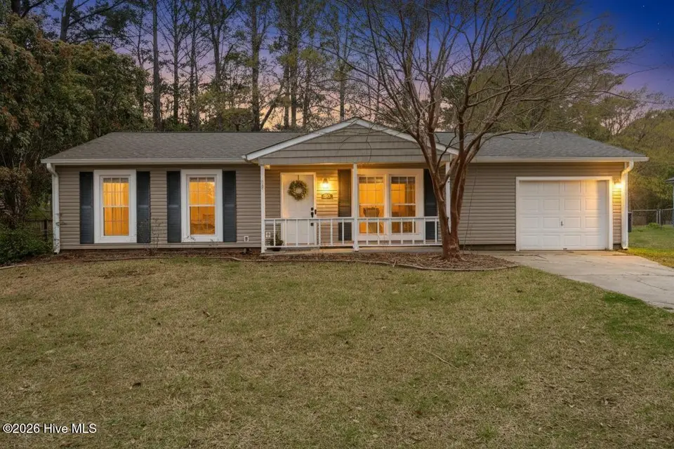 625 Shadowridge Road, Jacksonville, NC 28546 – photo 1 of 19: Front of Home