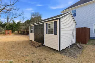 210 Kingsmill Drive, Pikeville, NC 27863 — 4-bedroom home in Gracyn's Creek, Pikeville, NC, photo 6 of 33: 06-210 Kingsmill Dr-6