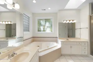 904 Lord Granville Drive, Morehead City, NC 28557 – photo 23: Primary ensuite bath