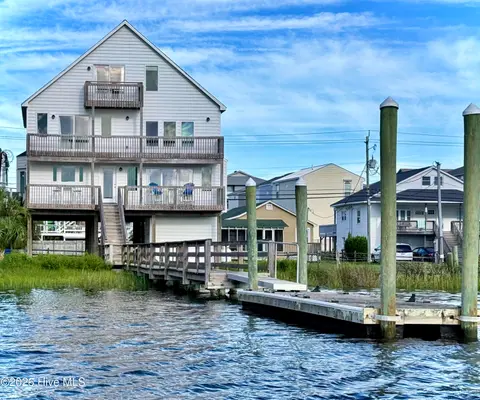 517 Canal Dr, Carolina Beach
