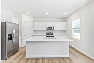 605 S Squires Run Lane, Richlands, NC 28574 – photo 9: Kitchen