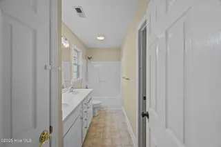 102 Inge Court, New Bern, NC 28562 – photo 16: Master Bath