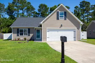 154 Crooked Run Drive, New Bern, NC 28560 – photo 3: 20260604-Rock I (3565 of 1)