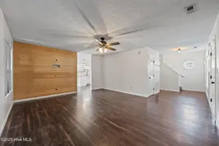 122 Tanbark Drive, Jacksonville, NC 28546 — 3-bedroom home in Aragona Village, Jacksonville, NC, photo 8 of 53: Living Room