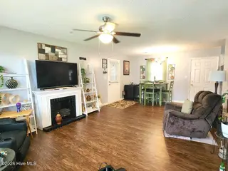 102 Fox Run Circle, Greenville, NC 27858 – photo 5: living5