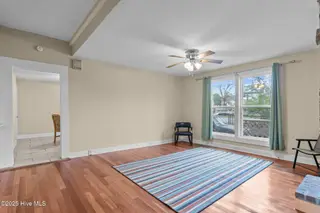 1204 Castle Street, Wilmington, NC 28401 – photo 11: 50-web-or-mls-Photo Apr 03 2025, 12 22 2