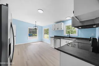 211 Pond Road, Rocky Point, NC 28457 – photo 10: 21_kitchen