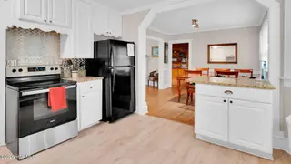 1902 Sherwood Drive, Greenville, NC 27858 – photo 16: 27-web-or-mls-1902 Sherwood Drive-28