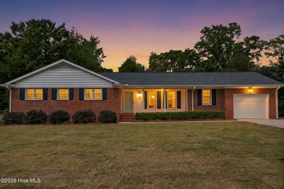 617 Windemere Road, Wilmington, NC 28405 – photo 1 of 56: 617WindemereRoad-2_Dusk