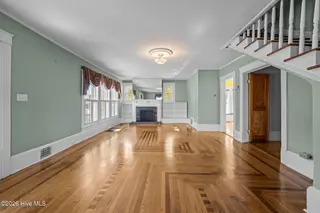 411 George Street, New Bern, NC 28560 – photo 5: Inlays Throughout Living Area