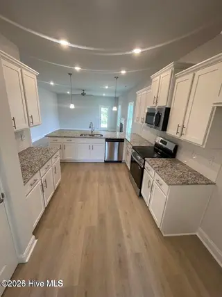 915 Caroline Court, New Bern, NC 28560 – photo 10: 1727 Kitchen