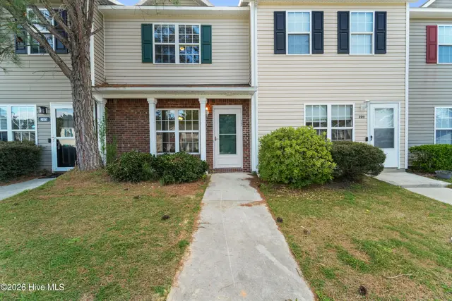 207 Pinegrove Court, Jacksonville, NC 28546