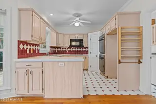 203 Red Snapper Drive, Emerald Isle, NC 28594 – photo 23: Kitchen