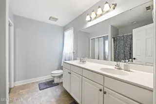 135 Luke Court, New Bern, NC 28560 – photo 15: Primary Bathroom