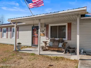 139 Bayberry Road, Newport, NC 28570 – photo 4: Front porch
