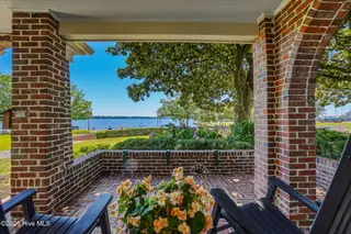 411 E Front Street, New Bern, NC 28560 – photo 4: Front porch
