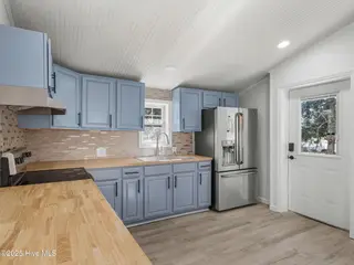 2073 Dawson Cabin Road, Jacksonville, NC 28540 — 3-bedroom home, Jacksonville, NC, photo 14 of 44: Kitchen
