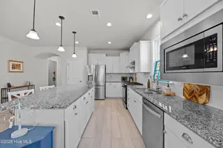 3205 Laughing Gull Terrace, Wilmington, NC 28412 — 2-bedroom home in Riverlights - Del Webb, Wilmington, NC, photo 2 of 60: 21_kitchen