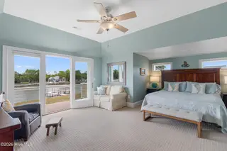 255 Gatsey Lane, Beaufort, NC 28516 — 3-bedroom home in Stanton Landing, Beaufort, NC, photo 14 of 53: Primary suite top floor