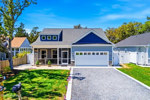121 NW 12th St, Oak Island