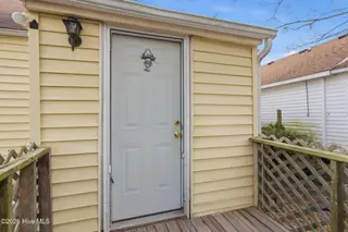 409 Perry Street, Elizabeth City, NC 27909 – photo 8: 8-web-or-mls-perryli-12