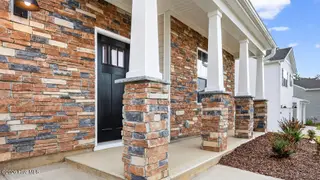 1043 Misty Creek Drive, Aberdeen, NC 28315 – photo 4: dr-horton-lot-37-1043-misty-creek-drive-