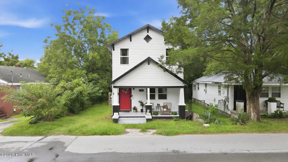 1222 Cedar Street, New Bern, NC 28560 – photo 1 of 40: Cedar_front