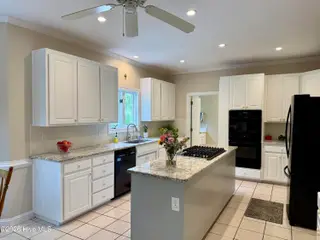 204 Firestone Court, New Bern, NC 28562 – photo 4: Kitchen
