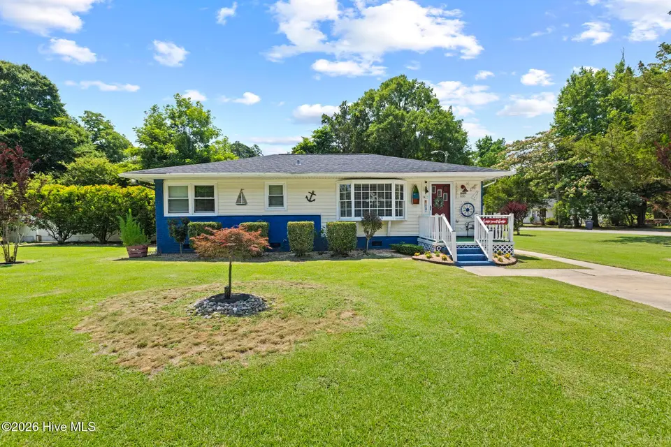 100 Dewitt Street, Jacksonville, NC 28540 — 3-bedroom home in Oak Grove, Jacksonville, NC, photo 1 of 38