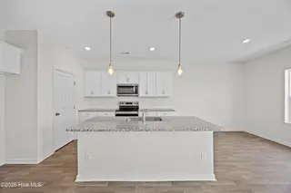 516 Getaway Lane 121, Shallotte, NC 28470 — 3-bedroom home in Summers Walk, Shallotte, NC, photo 6 of 25: 17_kitchen