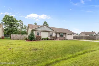 302 Basil Court, Hubert, NC 28539 – photo 2: 2