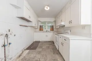 39 Sophia Drive, Jacksonville, NC 28540 — 3-bedroom home in Lakeview Park, Jacksonville, NC, photo 9 of 51: Kitchen