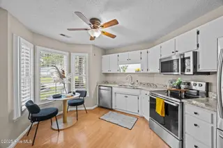 1913 Fairways West Drive, New Bern, NC 28562 — 2-bedroom home in Greenbrier, New Bern, NC, photo 8 of 32: 7-web-or-mls-0C0A0648