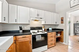 211 Nottingham Drive, Havelock, NC 28532 – photo 7: 41-web-or-mls-DSC_0084-edit