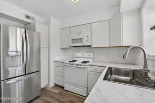 4190 Spirea Drive Unit D, Wilmington, NC 28403 – photo 14: Kitchen