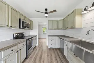 2491 Northwoods Drive, Jacksonville, NC 28540 – photo 14: 29-web-or-mls-_RAD5706
