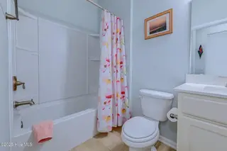 520 Slippery Rock Way, Calabash, NC 28467 — 3-bedroom home in The Farm, Calabash, NC, photo 22 of 33: Bathroom
