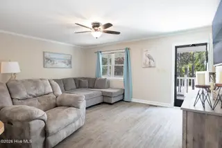 122 Purdie Drive, Emerald Isle, NC 28594 — 3-bedroom home in Oakland Hills, Emerald Isle, NC, photo 5 of 22: Ocean Moon Cottage 006