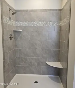 86 Fishing Creek Drive, New Bern, NC 28562 – photo 11: Mstr tile shower